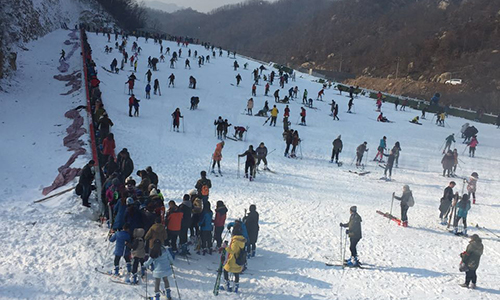 河南平頂山大峽谷滑雪場游樂場